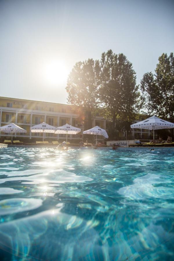 Hotel Central Mamaia Bagian luar foto