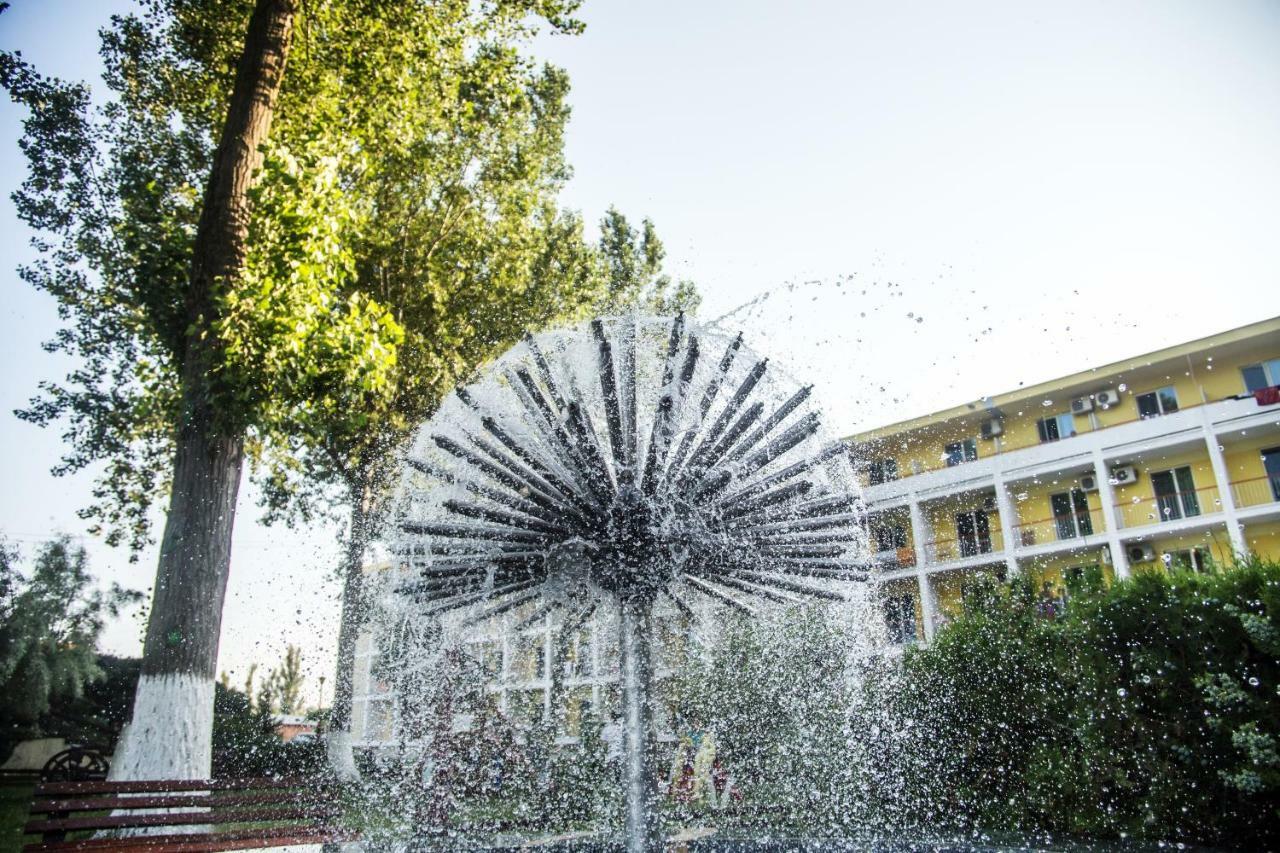 Hotel Central Mamaia Bagian luar foto
